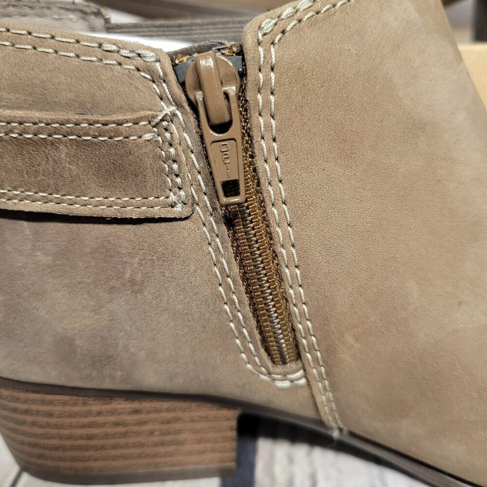 Clarks Women's Adreena Field Booties - Picture 7 of 9